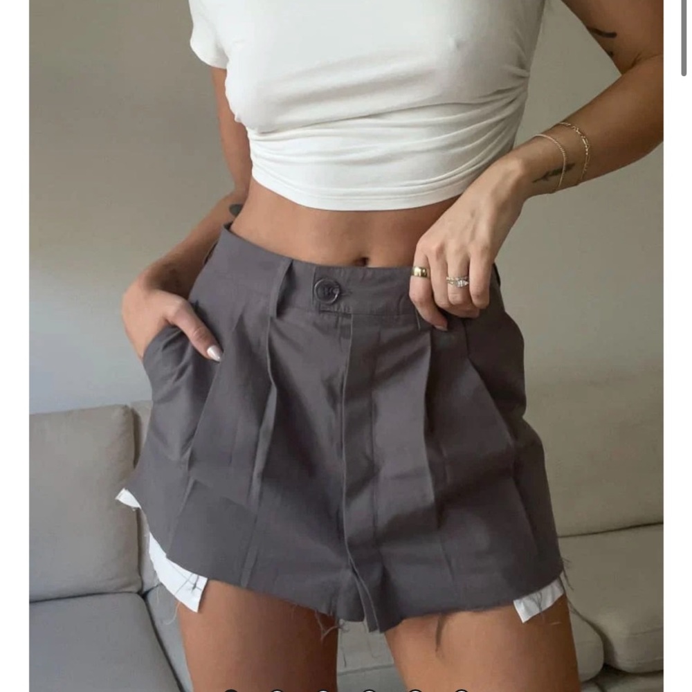 Mini grey skirt with belt